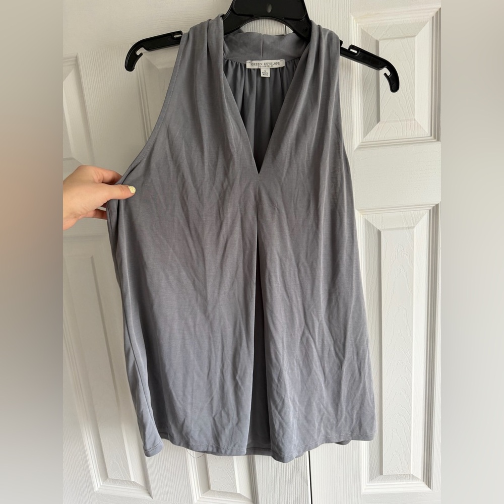 Gray V-Neck Sleeveless Top🩶